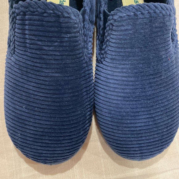 New Foamthreads Navy corduroy slippers  red rubber sole for little boys Sz 13 - Picture 7 of 16